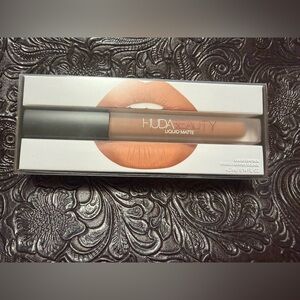 NIB HUDA BEAUTY Liquid Matte Lipstick - SUGAR BOO